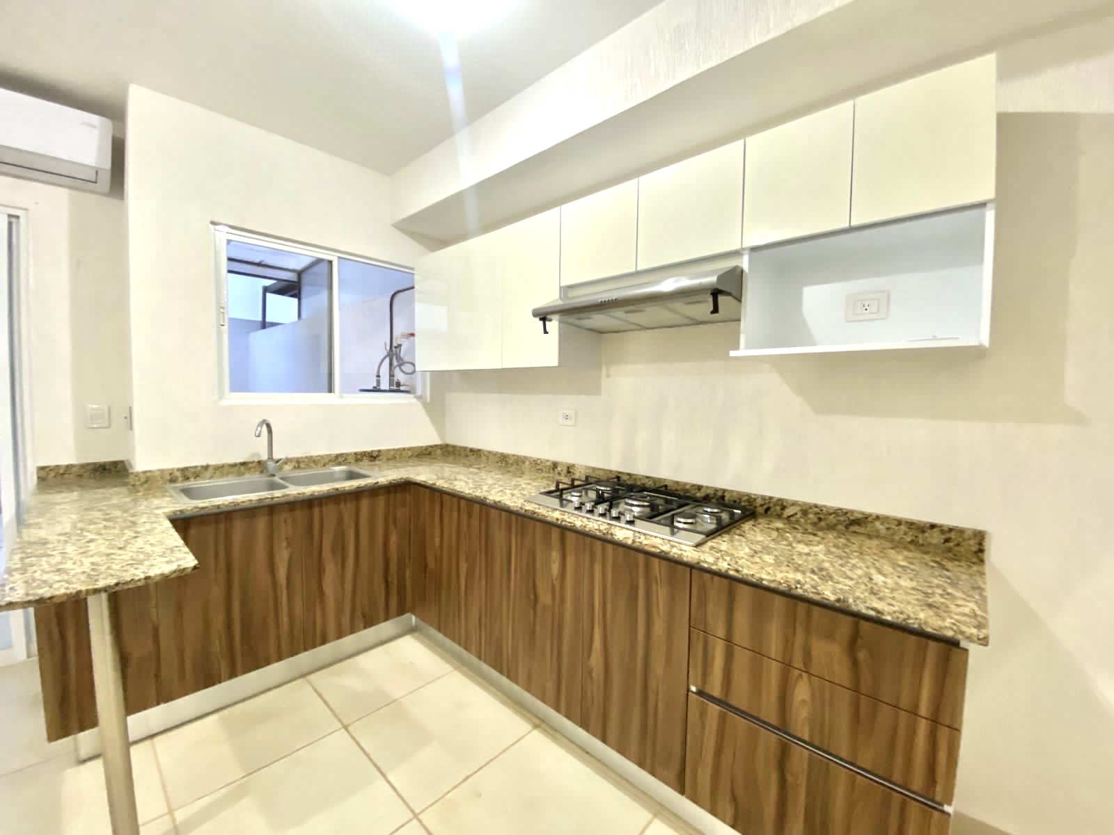 VENTA CASA MODELO CEIBA JARDINES DEL SUR 6 AV HUAYACAN — foto 3 de 6 · jardines sur