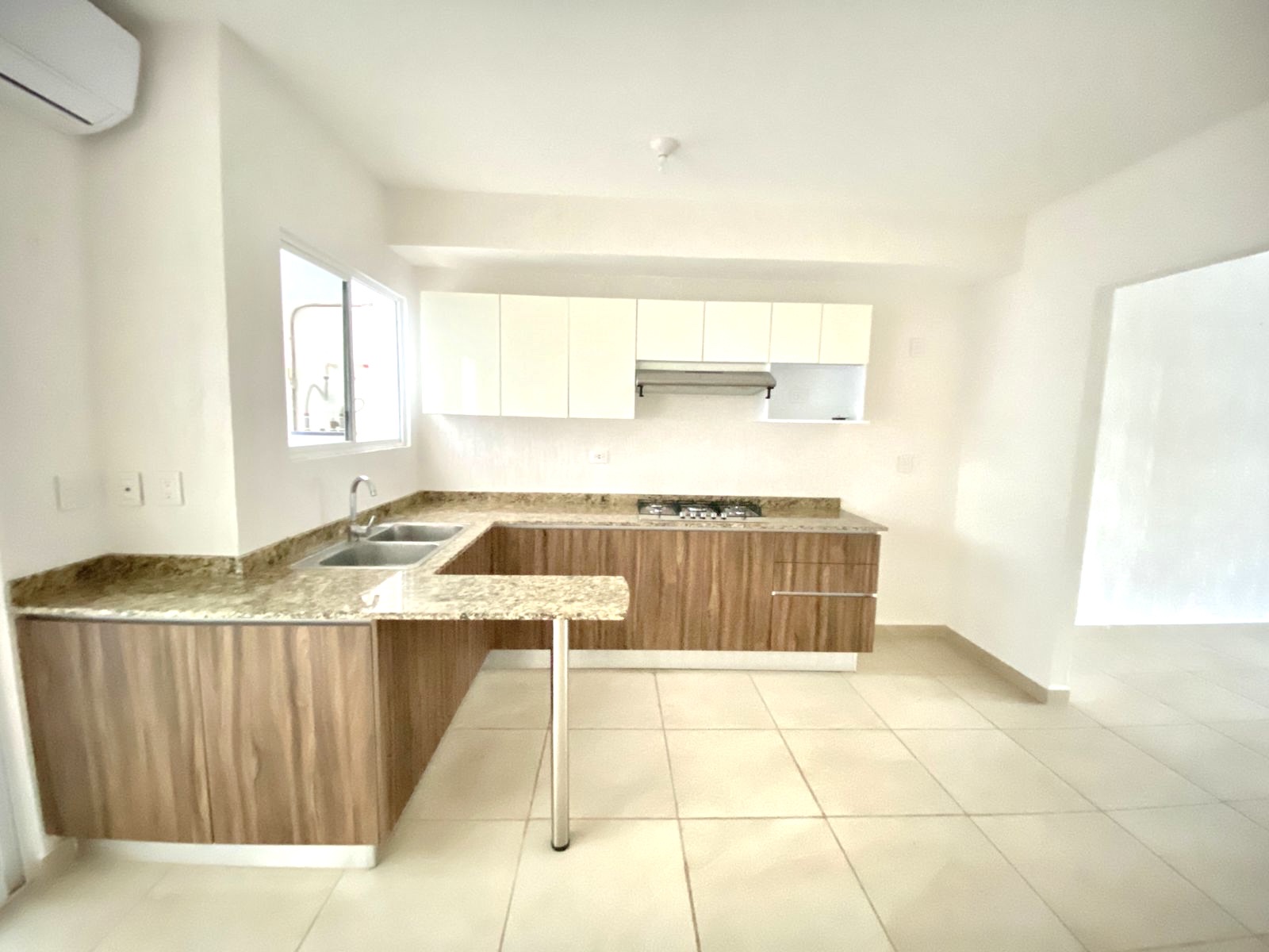 VENTA CASA MODELO CEIBA JARDINES DEL SUR 6 AV HUAYACAN — foto 4 de 6 · jardines sur