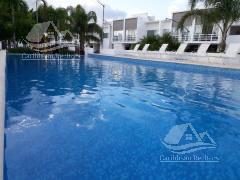 Casa Queens Town Houses — Av. Huayacán, Cancún