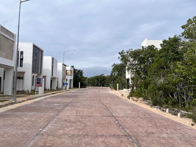 TERRENO EN RESIDENCIAL ALTÁI DE GRUPO CUMBRES CANCÚN AV. HUAYACÁN — foto 4 de 5 · huayacan