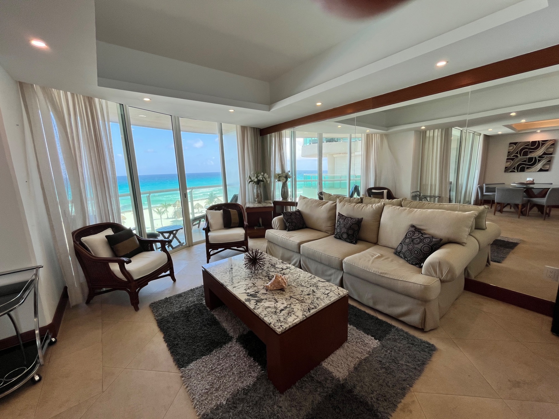 Bay View Grand , frente al mar turquesa, vive el lujo — foto 6 de 6 · Zona Hotelera